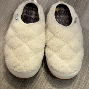 Columbia White Quilted Slip-On Footwear